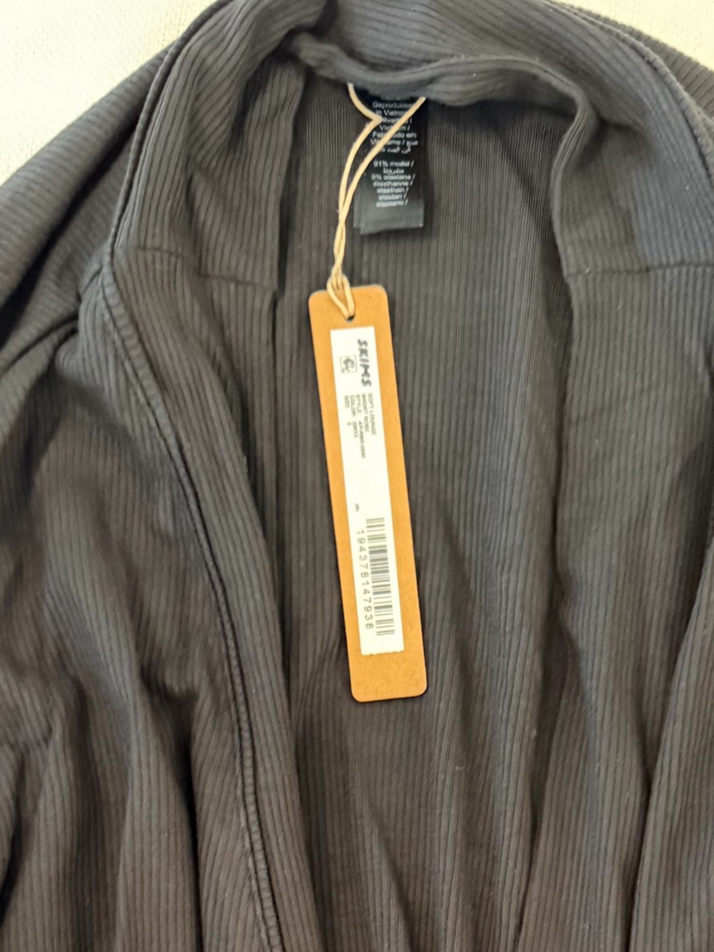 SKIMS BLACK ROBE - Picture 3 of 4